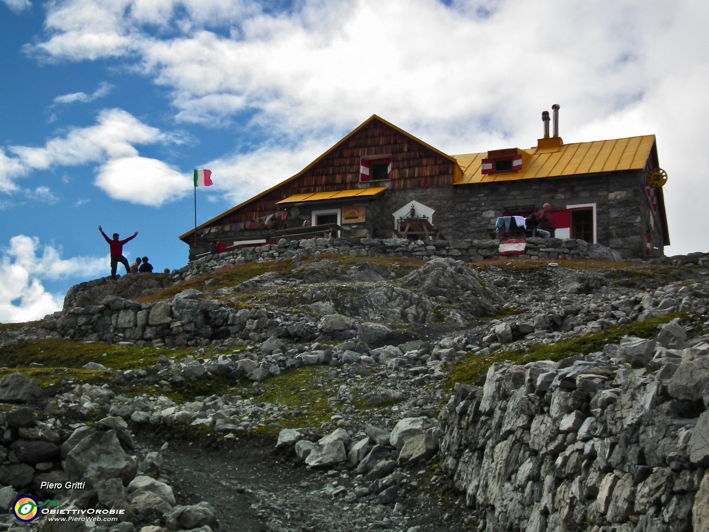 01 Rif. Quinto Alpini (2877 m).JPG